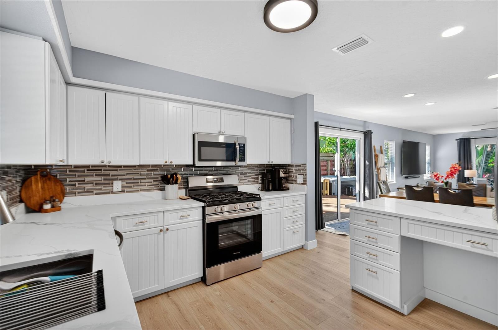 Image 22 of 70 For 118 27th Street W