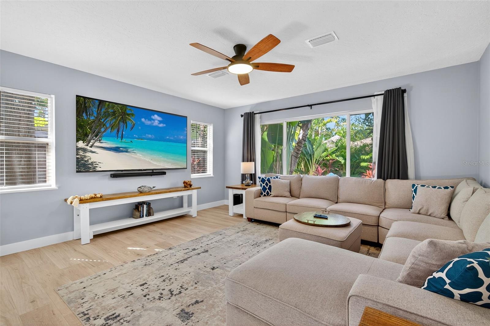 Image 28 of 70 For 118 27th Street W