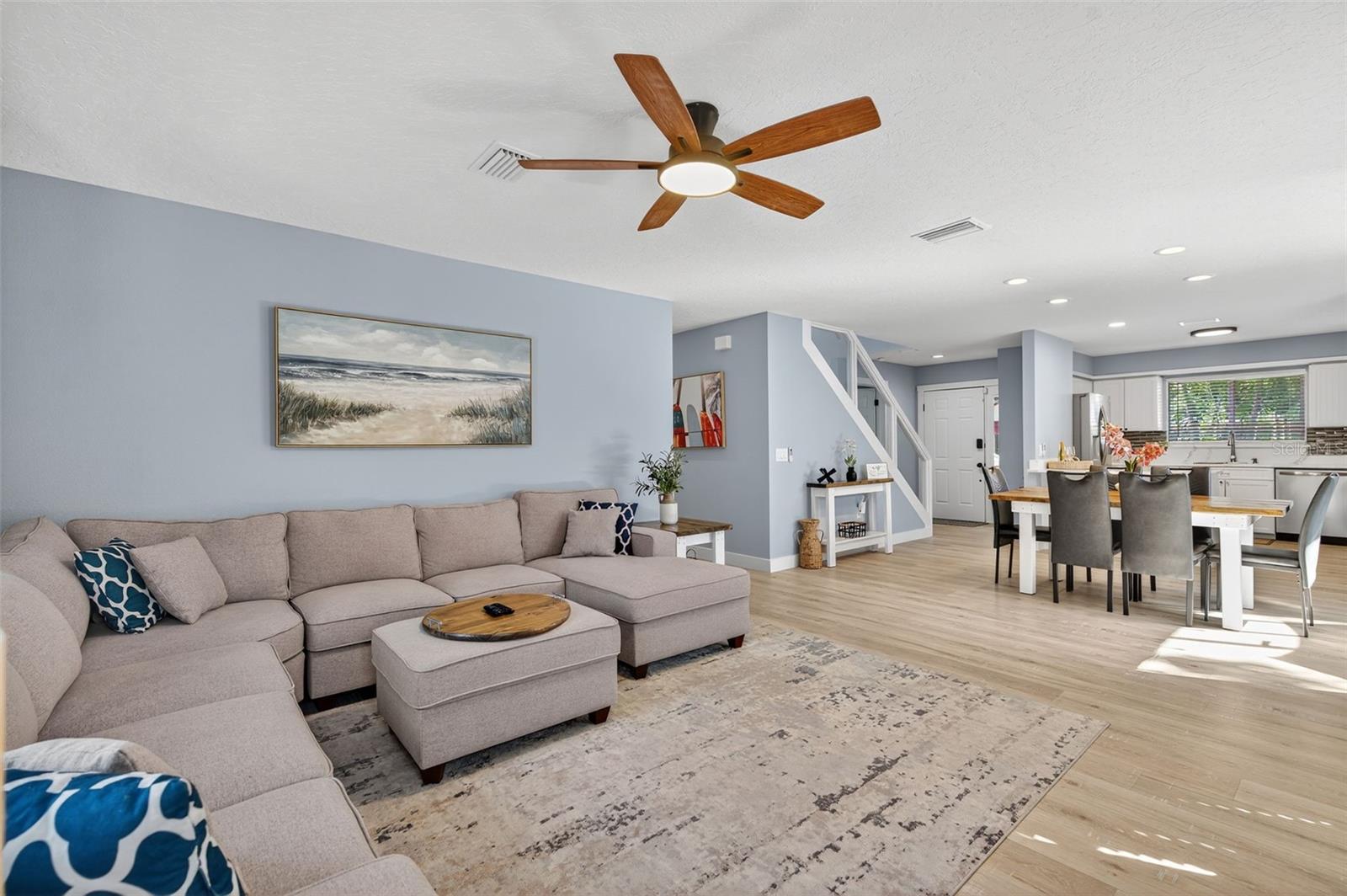 Image 30 of 70 For 118 27th Street W