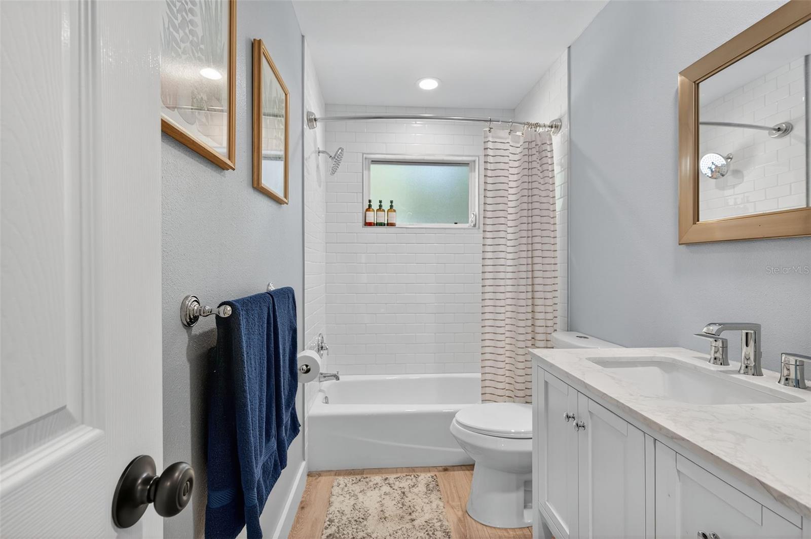 Image 33 of 70 For 118 27th Street W