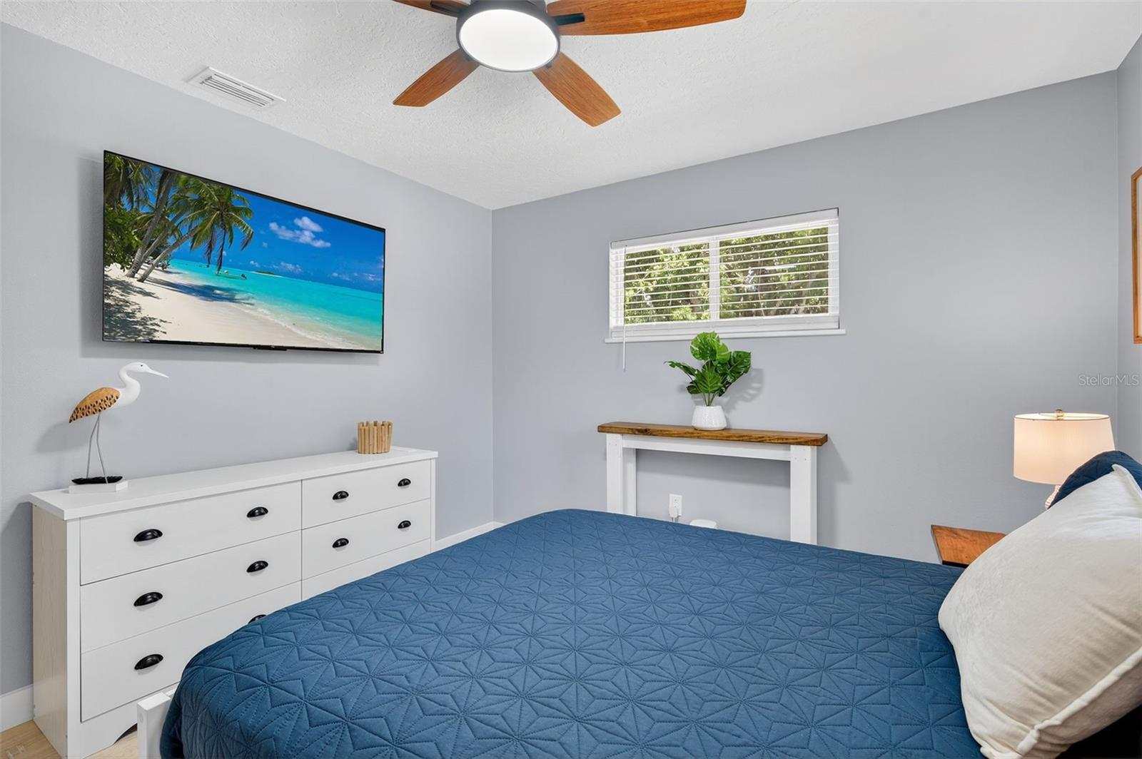 Image 35 of 70 For 118 27th Street W