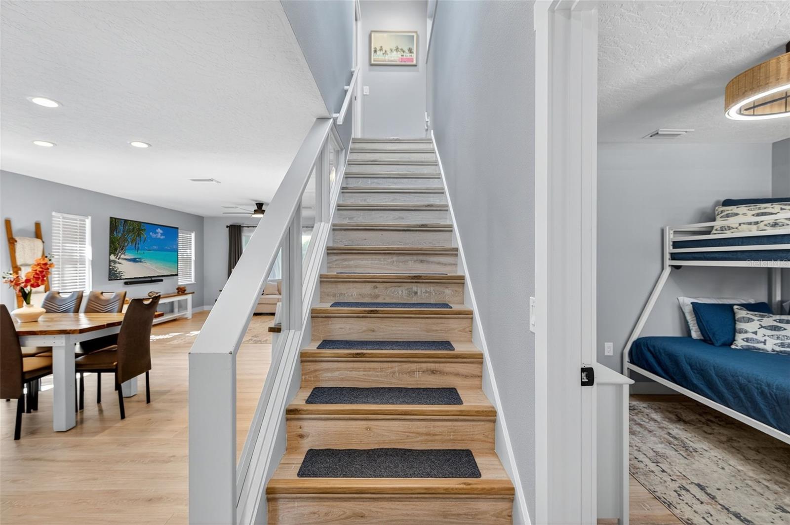 Image 38 of 70 For 118 27th Street W