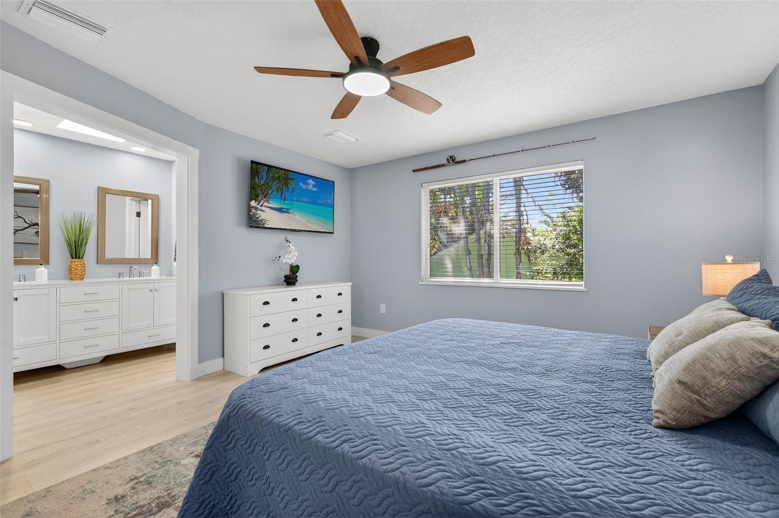 Image 39 of 70 For 118 27th Street W