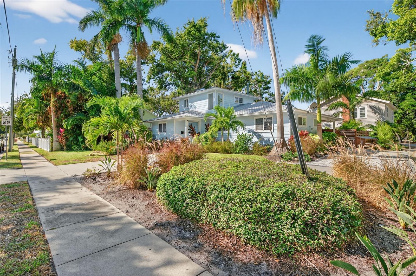 Image 4 of 70 For 118 27th Street W