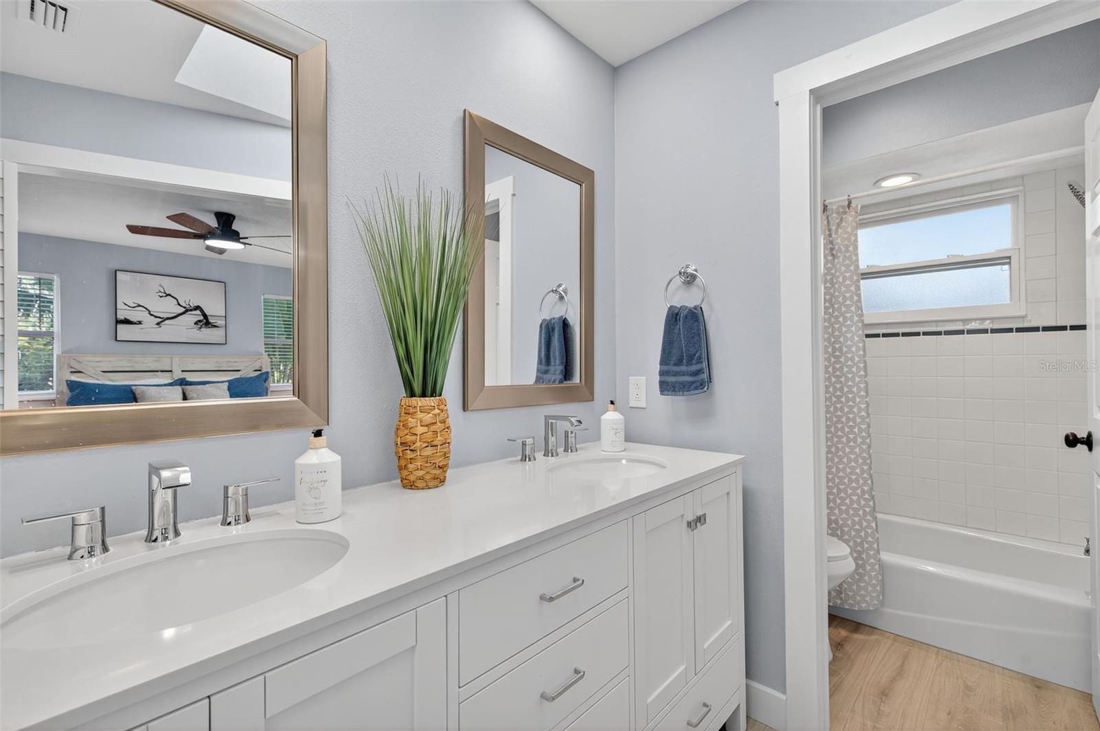 Image 44 of 70 For 118 27th Street W