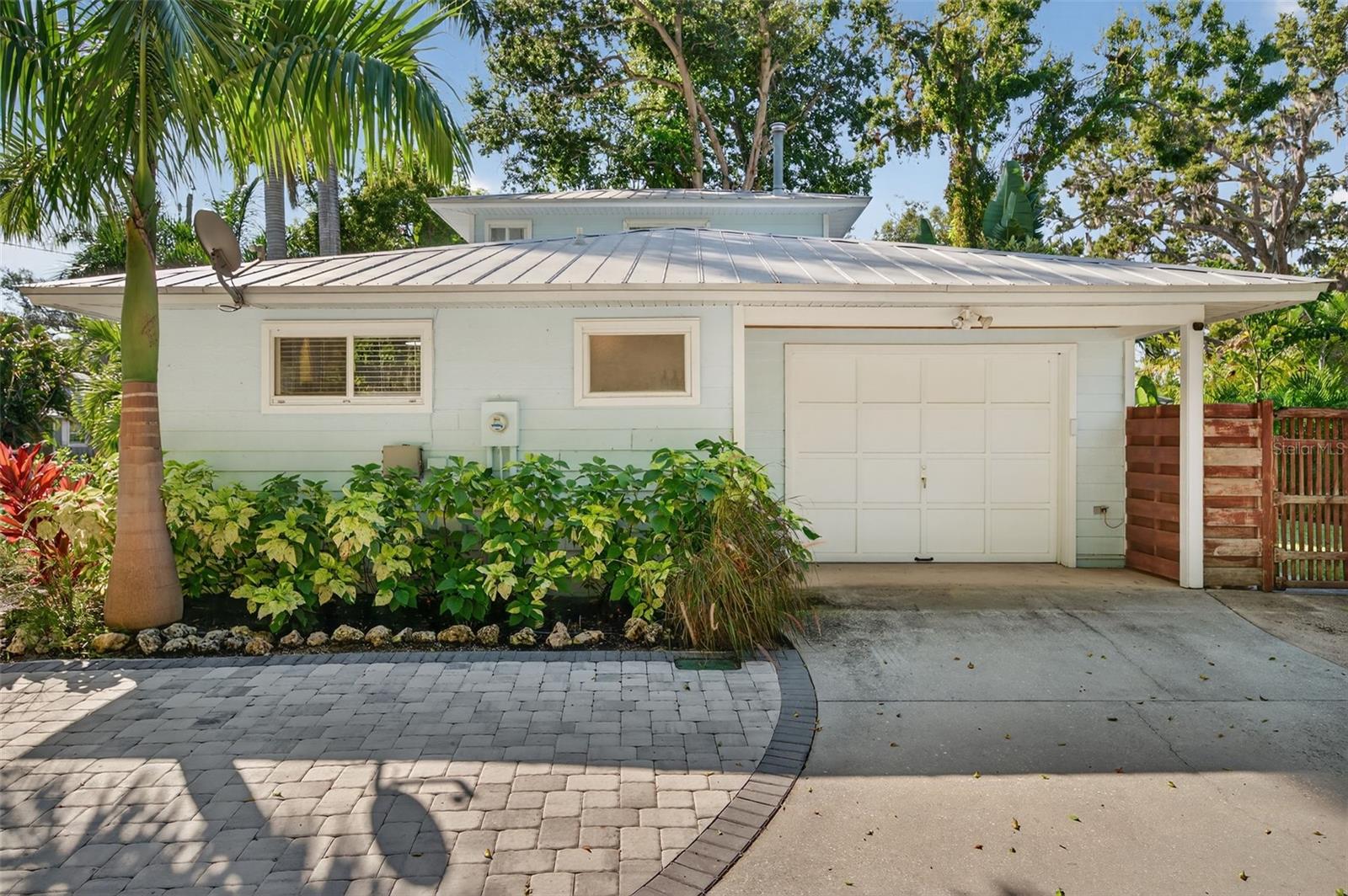 Image 5 of 70 For 118 27th Street W