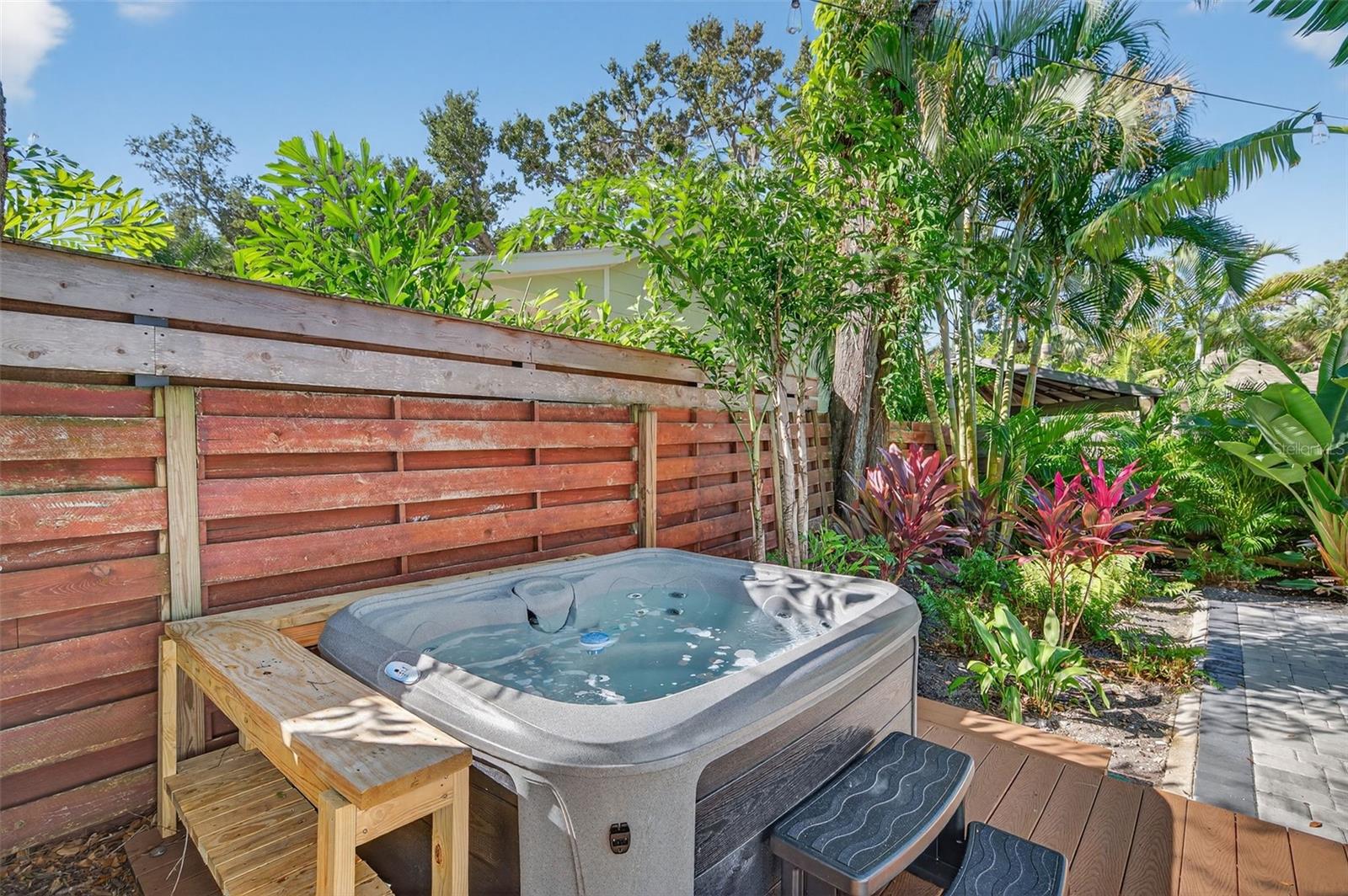 Image 51 of 70 For 118 27th Street W