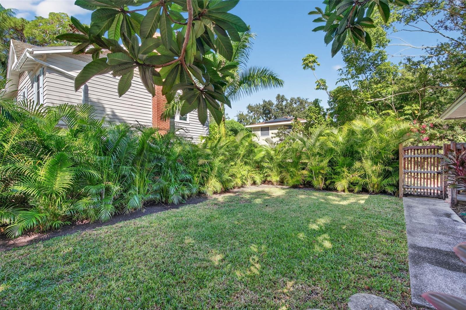 Image 57 of 70 For 118 27th Street W