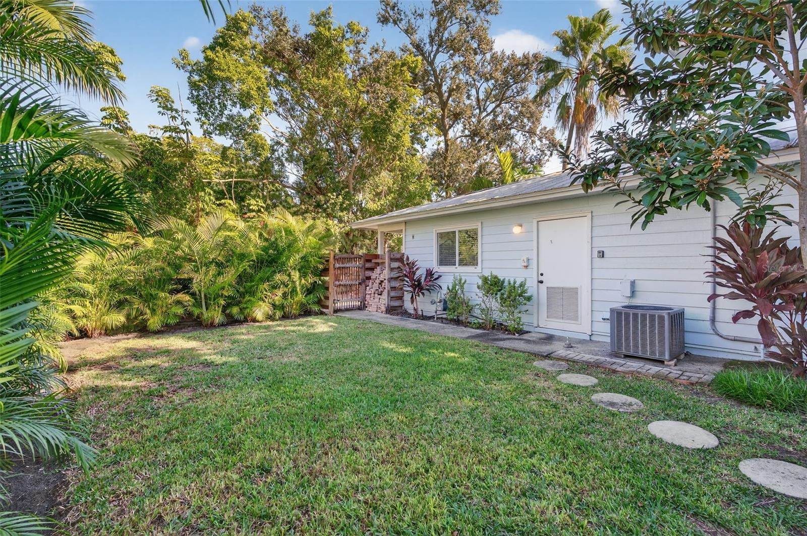 Image 58 of 70 For 118 27th Street W