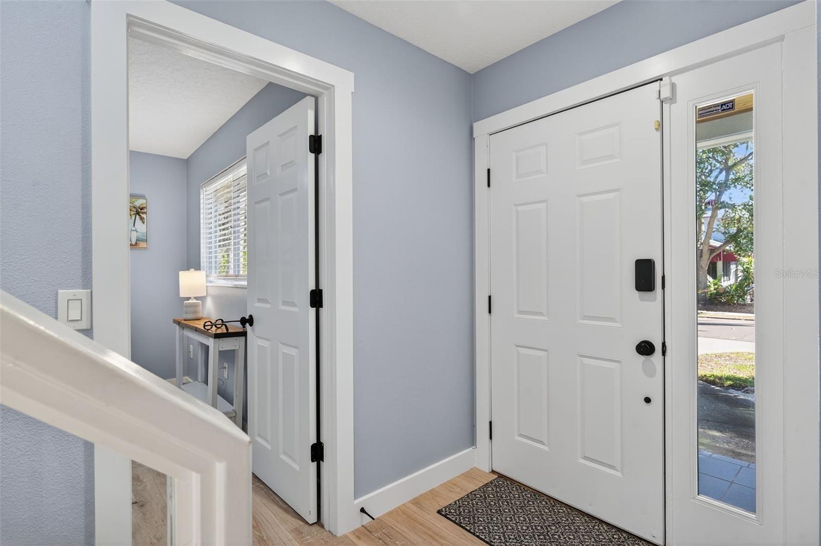 Image 9 of 70 For 118 27th Street W