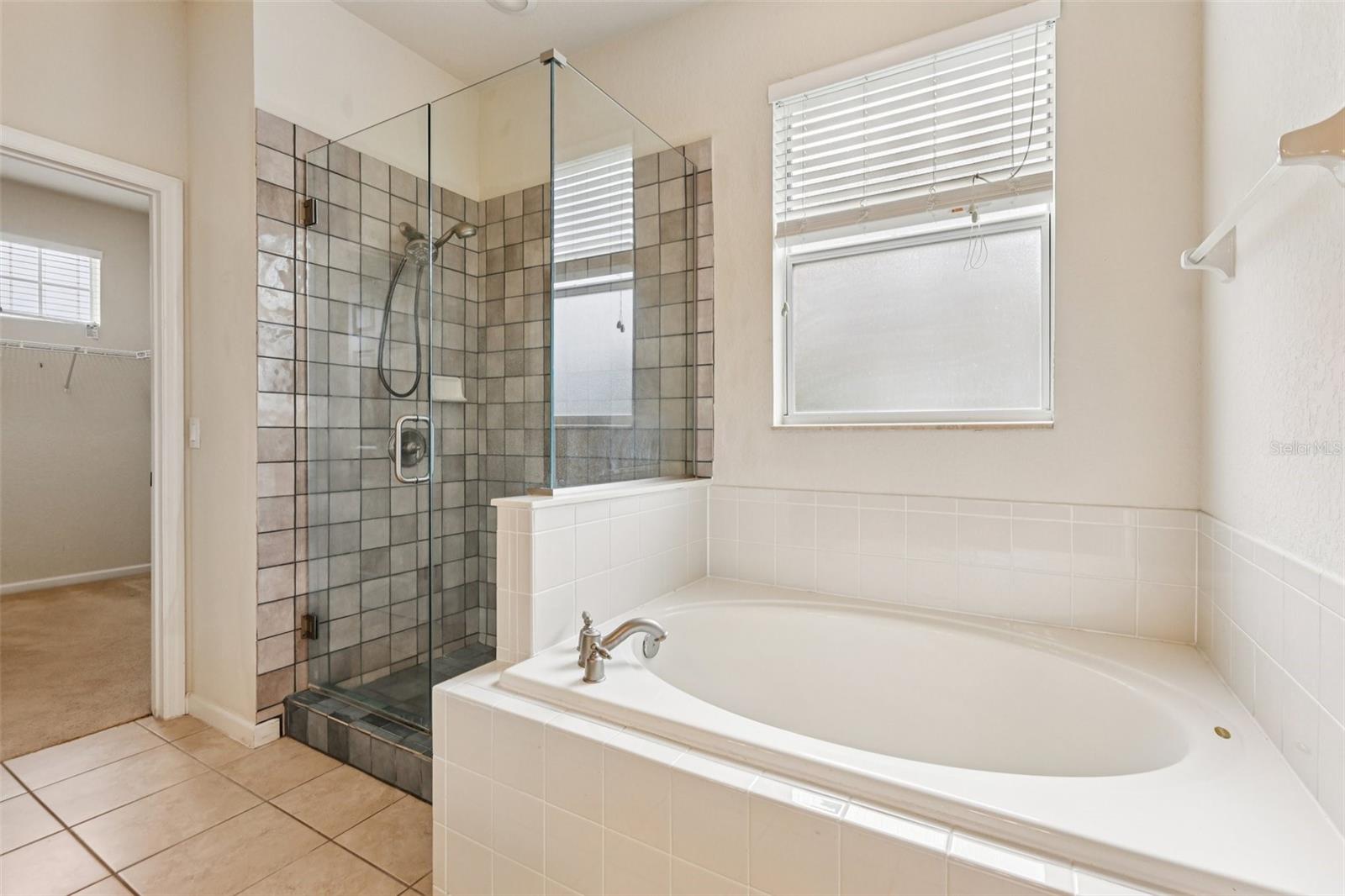 Image 14 of 39 For 4959 Pall Mall Street E