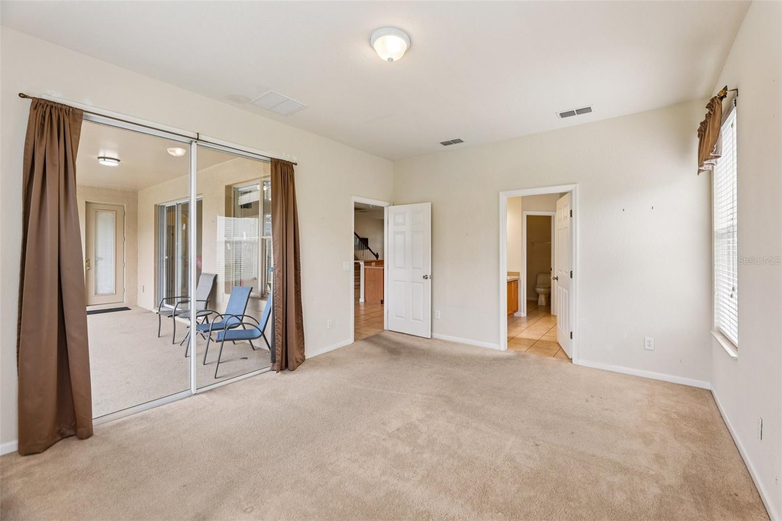 Image 16 of 39 For 4959 Pall Mall Street E