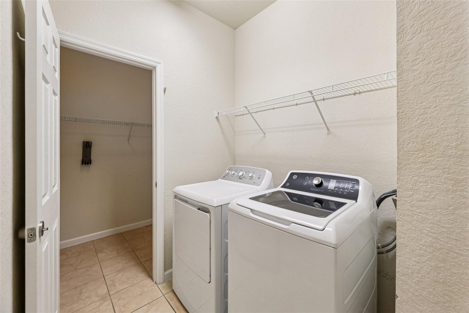 Image 19 of 39 For 4959 Pall Mall Street E