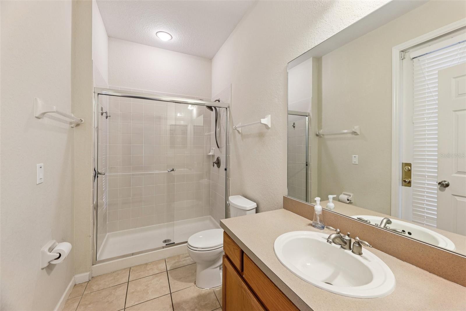 Image 20 of 39 For 4959 Pall Mall Street E