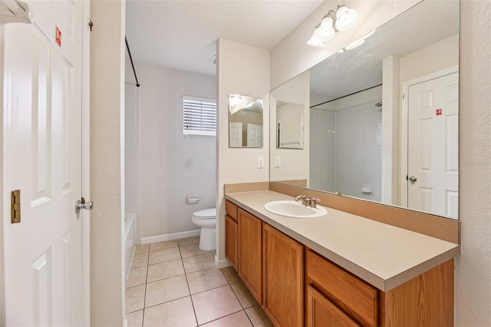 Image 28 of 39 For 4959 Pall Mall Street E