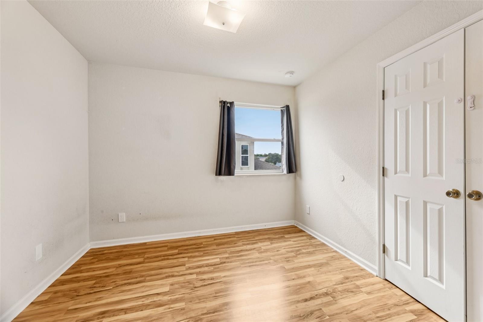 Image 31 of 39 For 4959 Pall Mall Street E