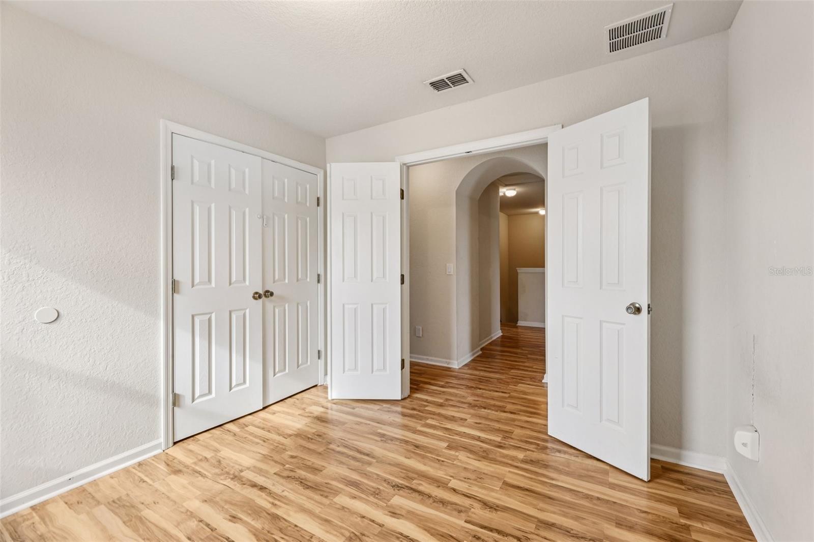 Image 32 of 39 For 4959 Pall Mall Street E