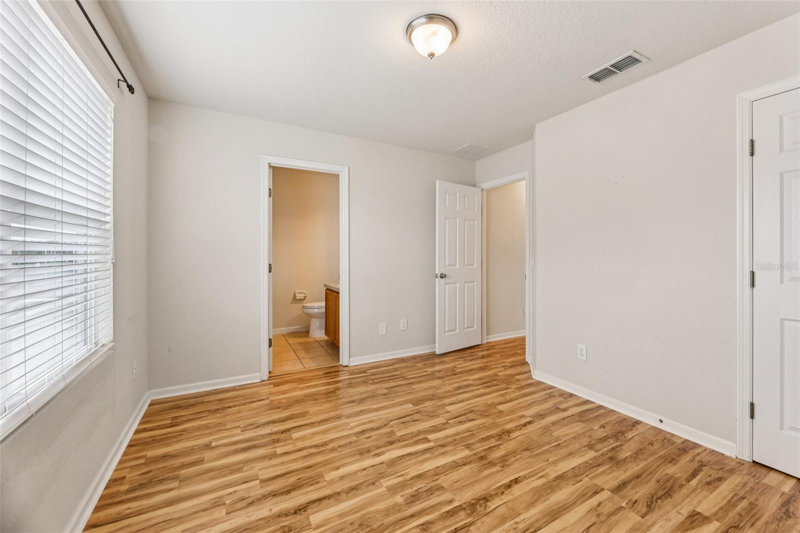 Image 34 of 39 For 4959 Pall Mall Street E