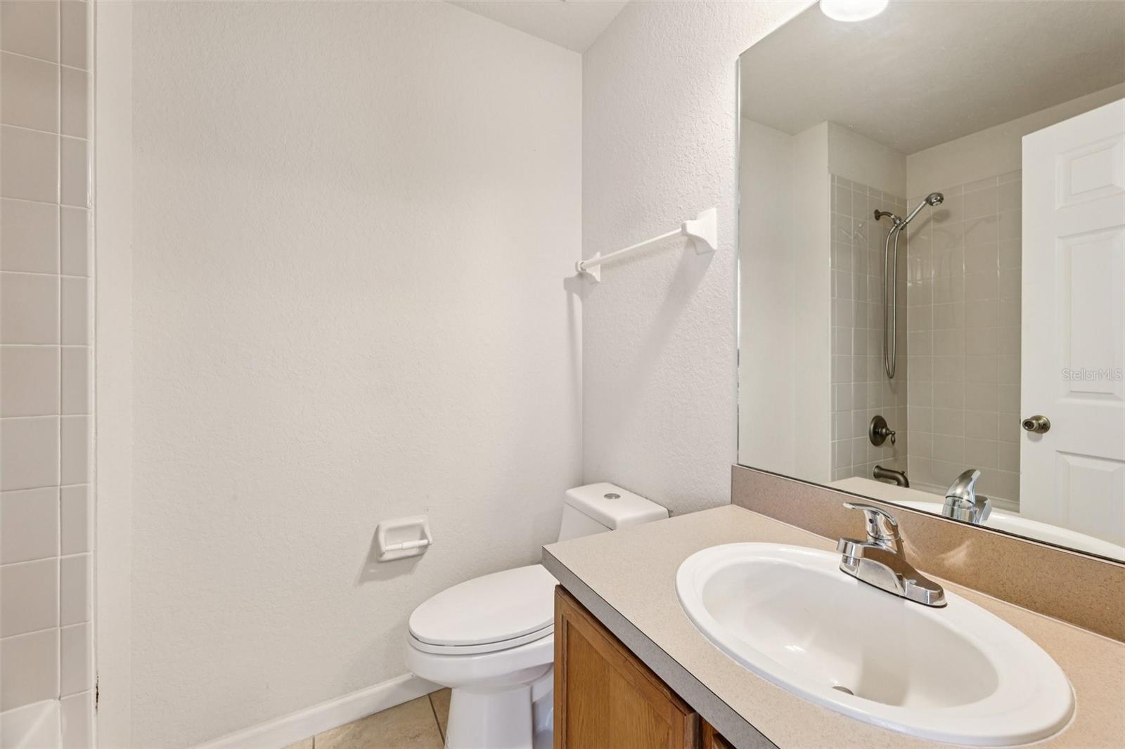 Image 35 of 39 For 4959 Pall Mall Street E