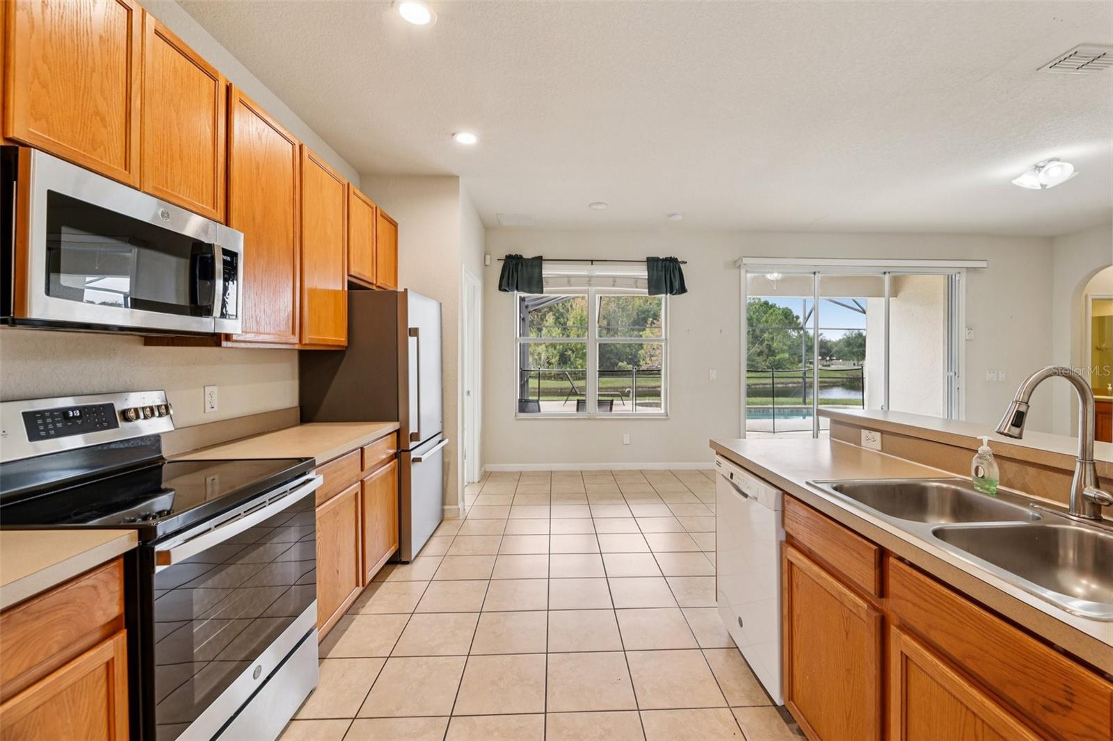 Image 4 of 39 For 4959 Pall Mall Street E