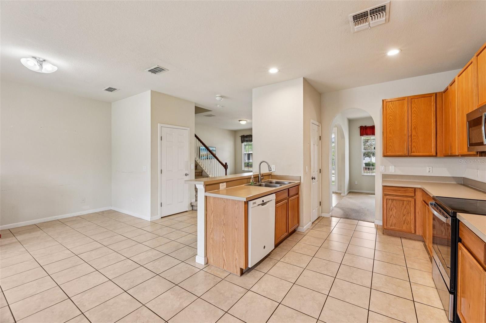 Image 6 of 39 For 4959 Pall Mall Street E