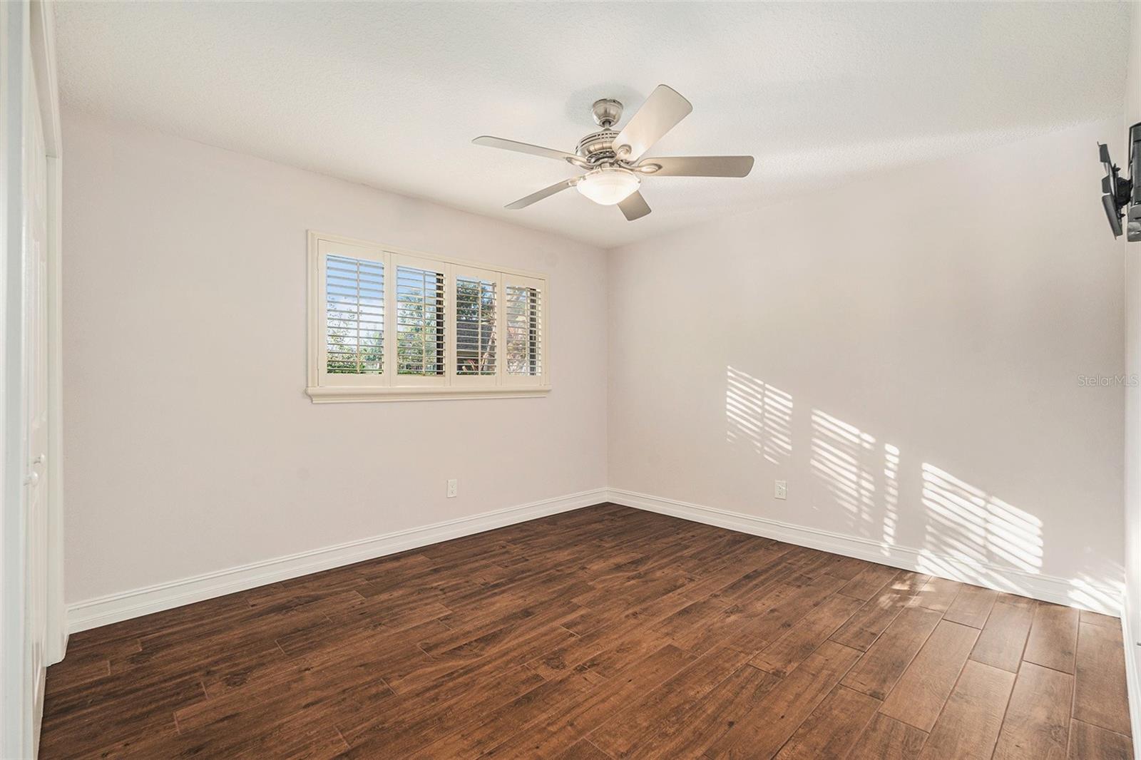 Image 15 of 30 For 505 Cullen Court