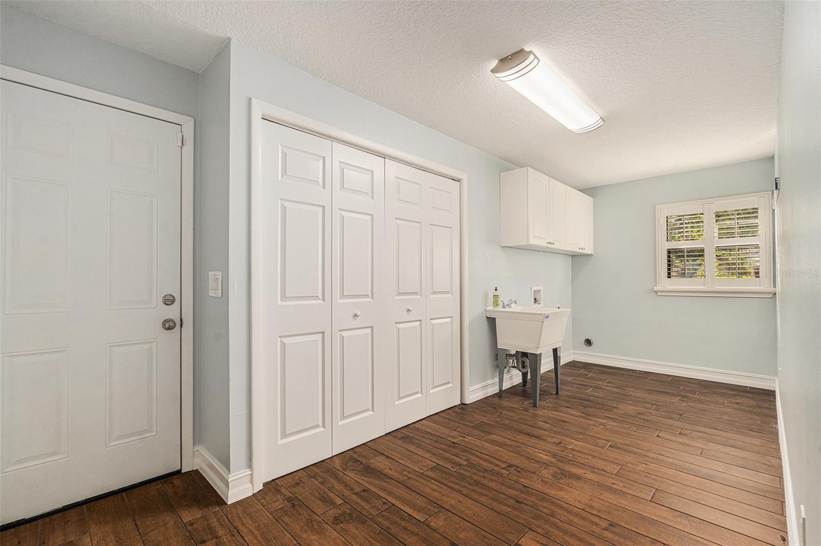 Image 20 of 30 For 505 Cullen Court