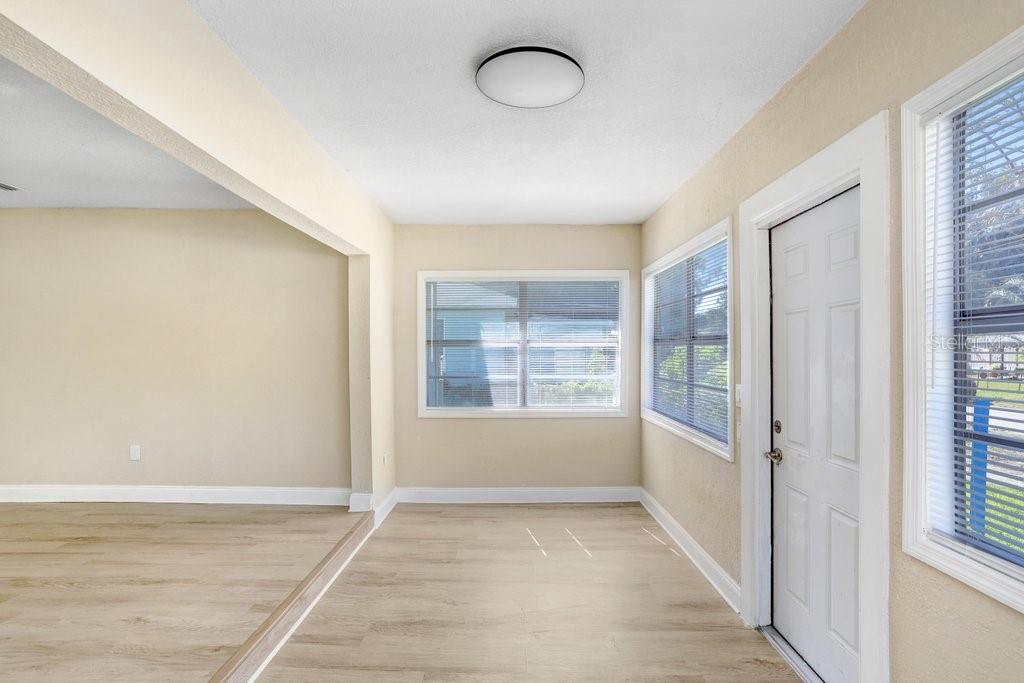 Image 5 of 21 For 10414 Richardson Street