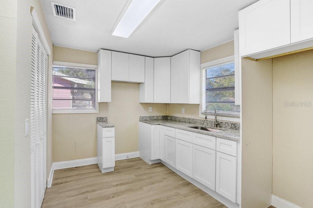 Image 6 of 21 For 10414 Richardson Street