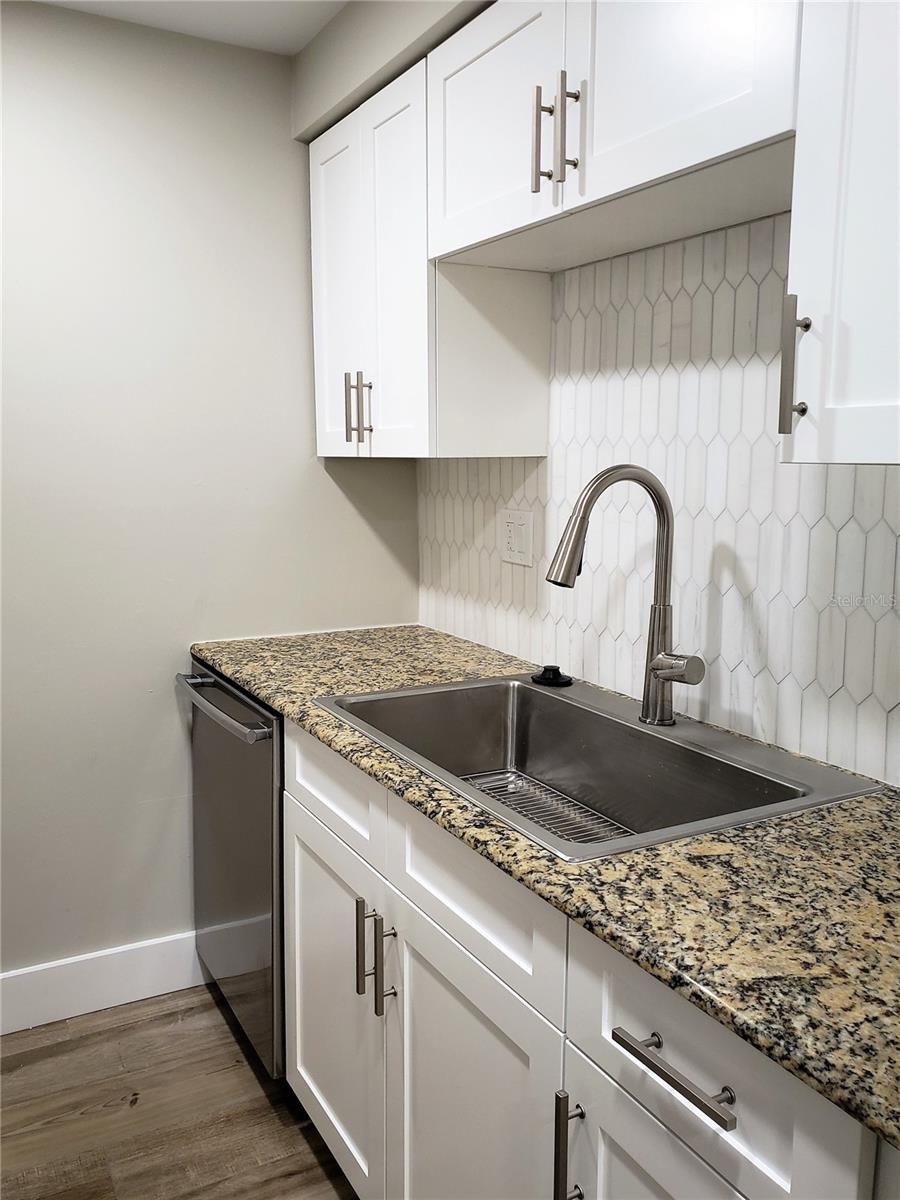 Image 11 of 22 For 3325 Bayshore Boulevard C14