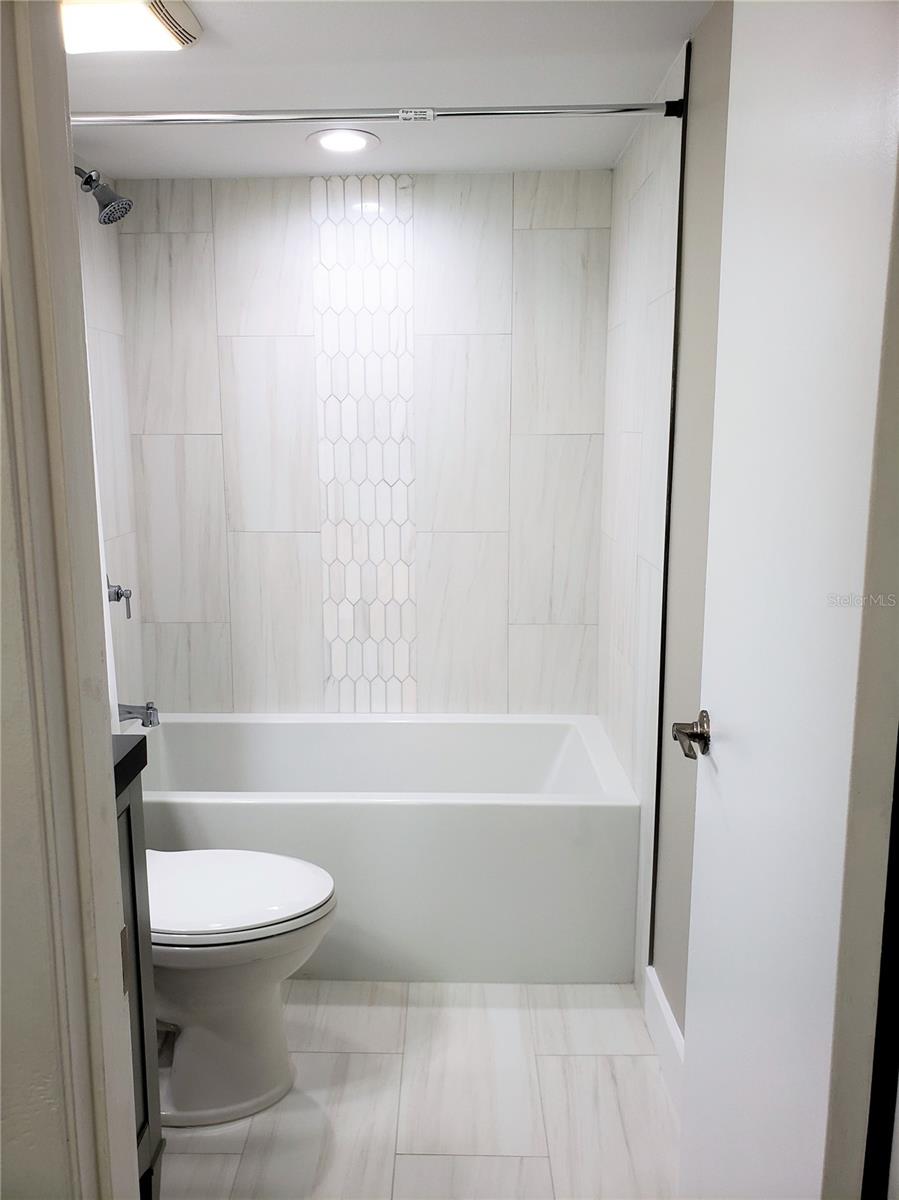 Image 16 of 22 For 3325 Bayshore Boulevard C14