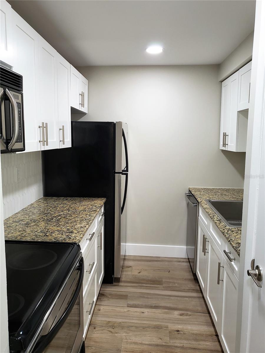 Image 9 of 22 For 3325 Bayshore Boulevard C14