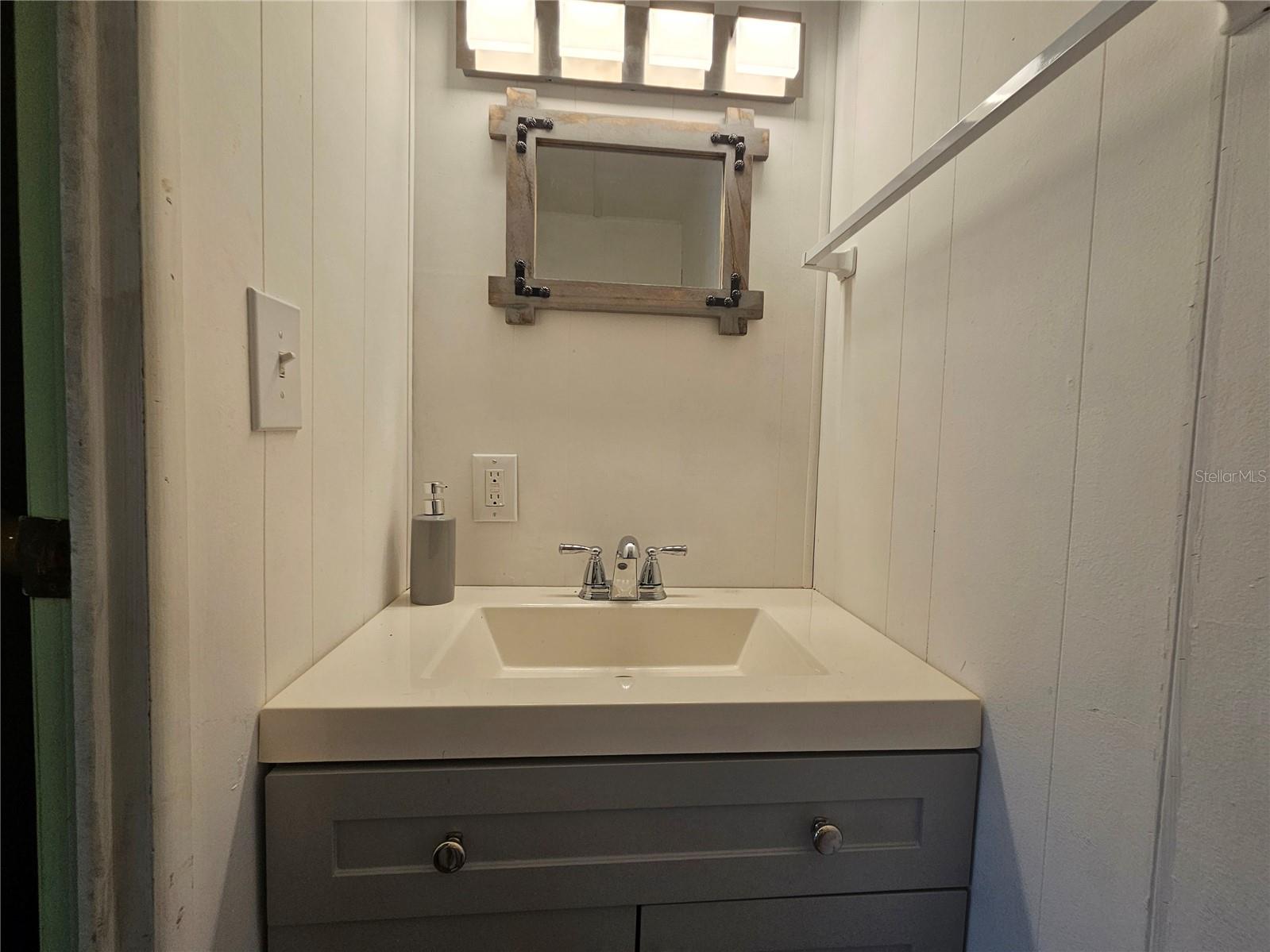 Image 20 of 27 For 12053 Fairway Avenue