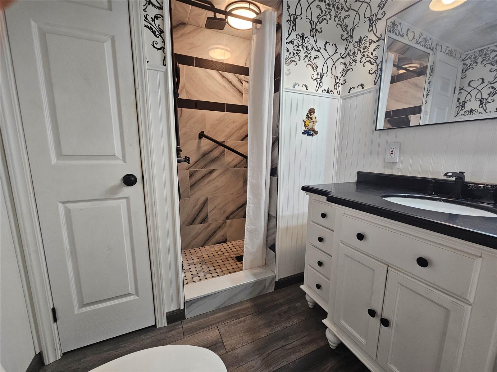 Image 23 of 27 For 12053 Fairway Avenue