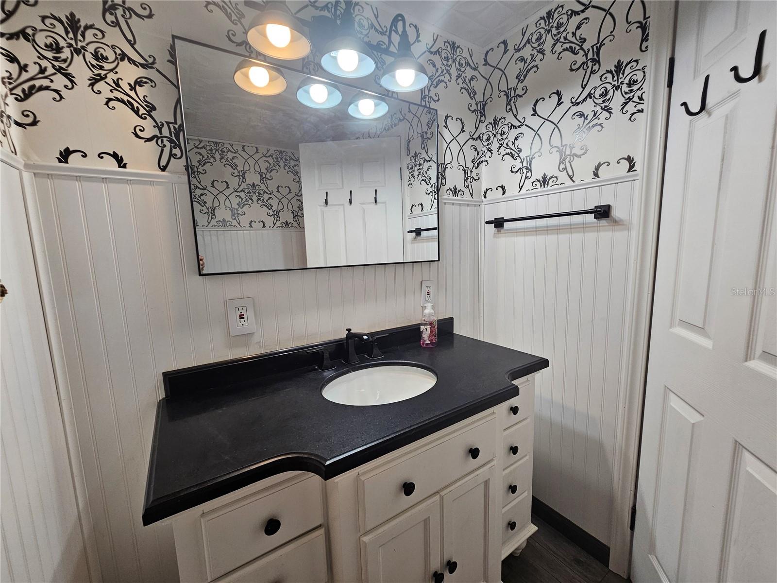 Image 24 of 27 For 12053 Fairway Avenue