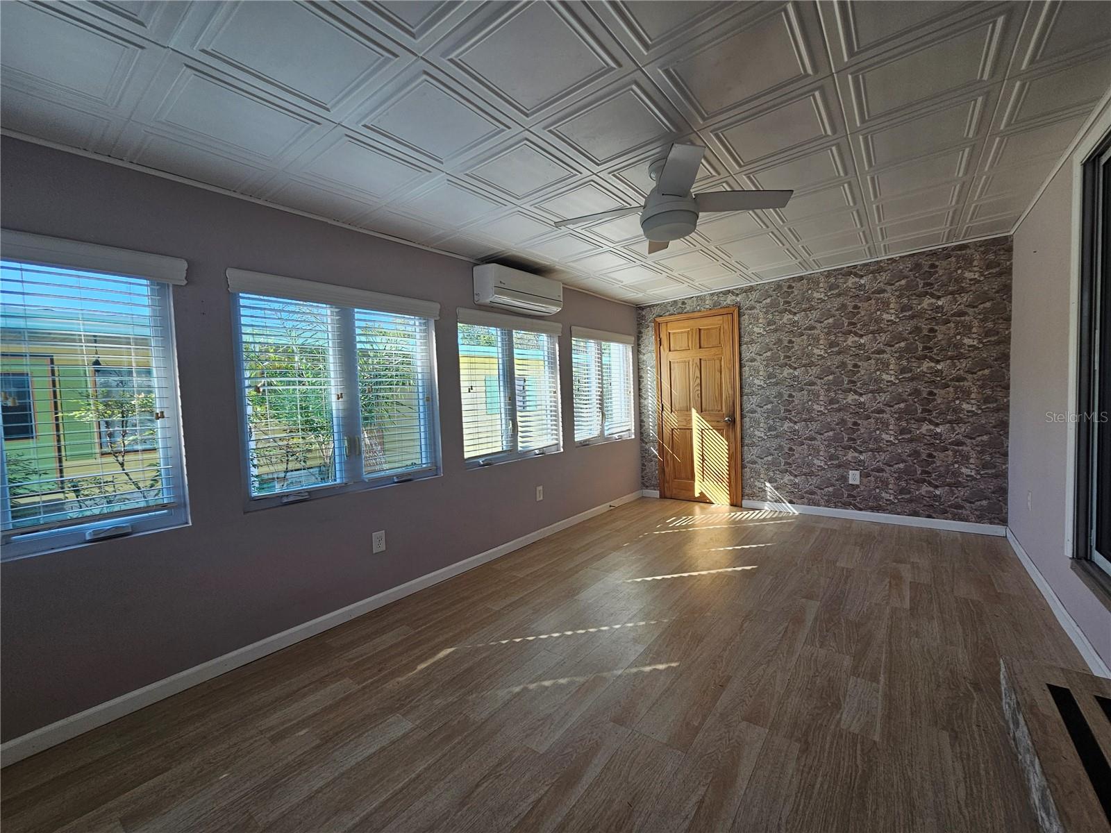 Image 9 of 27 For 12053 Fairway Avenue