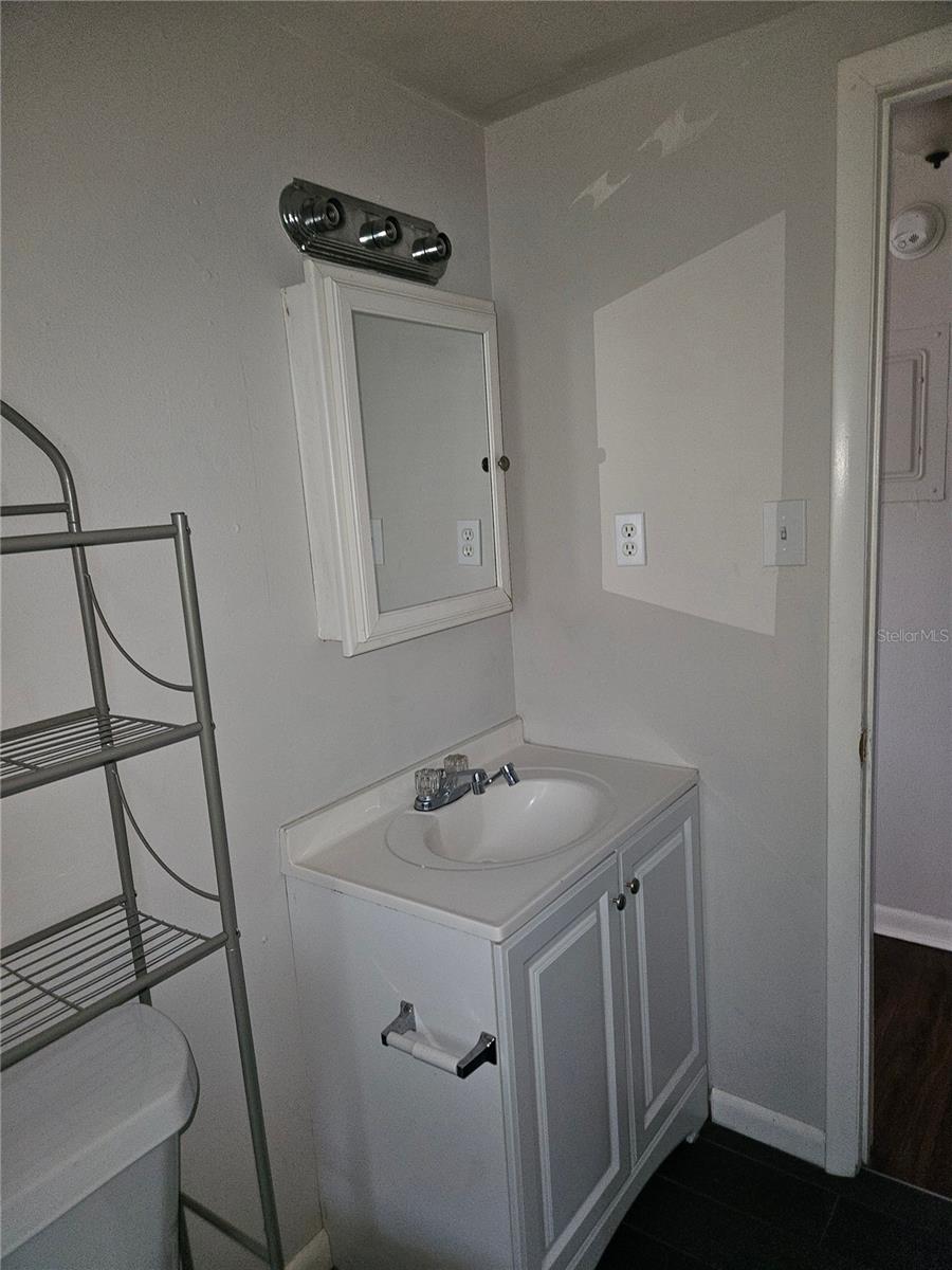 Image 9 of 10 For 5309 Oakwood Court 19