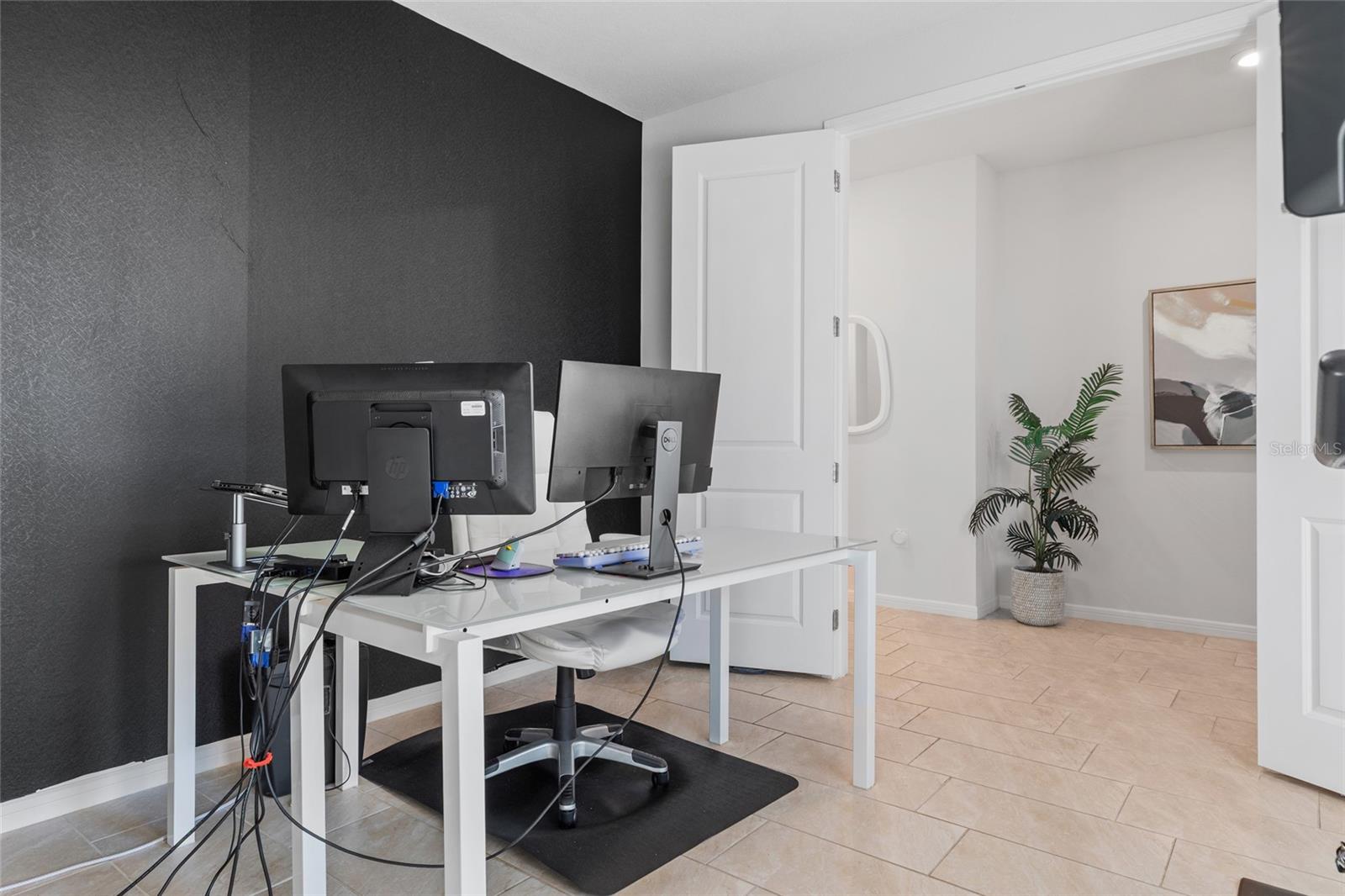 Listing photo id 10 for 6248 Bradford Woods Dr