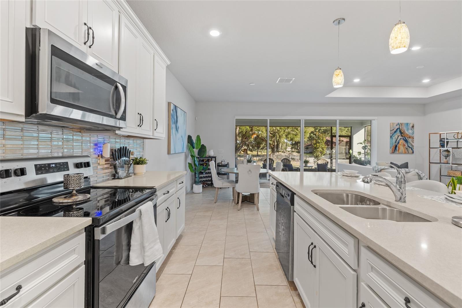 Listing photo id 17 for 6248 Bradford Woods Dr