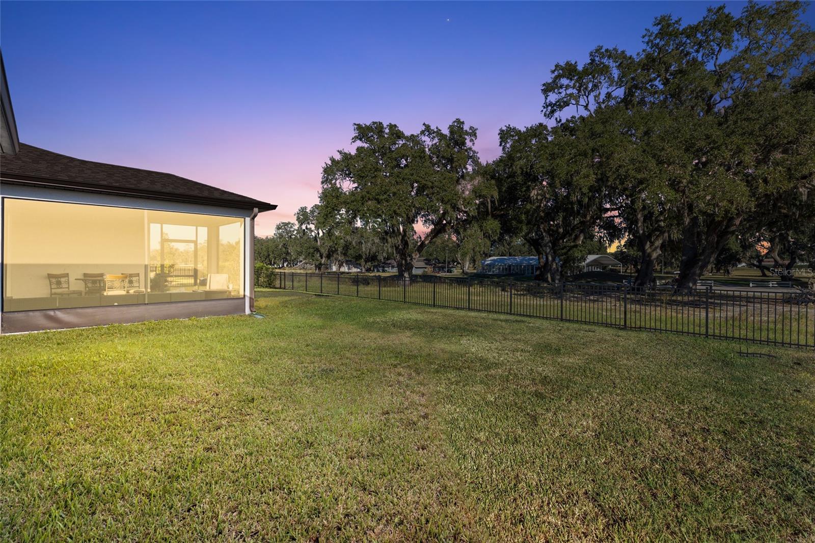 Listing photo id 0 for 6248 Bradford Woods Dr