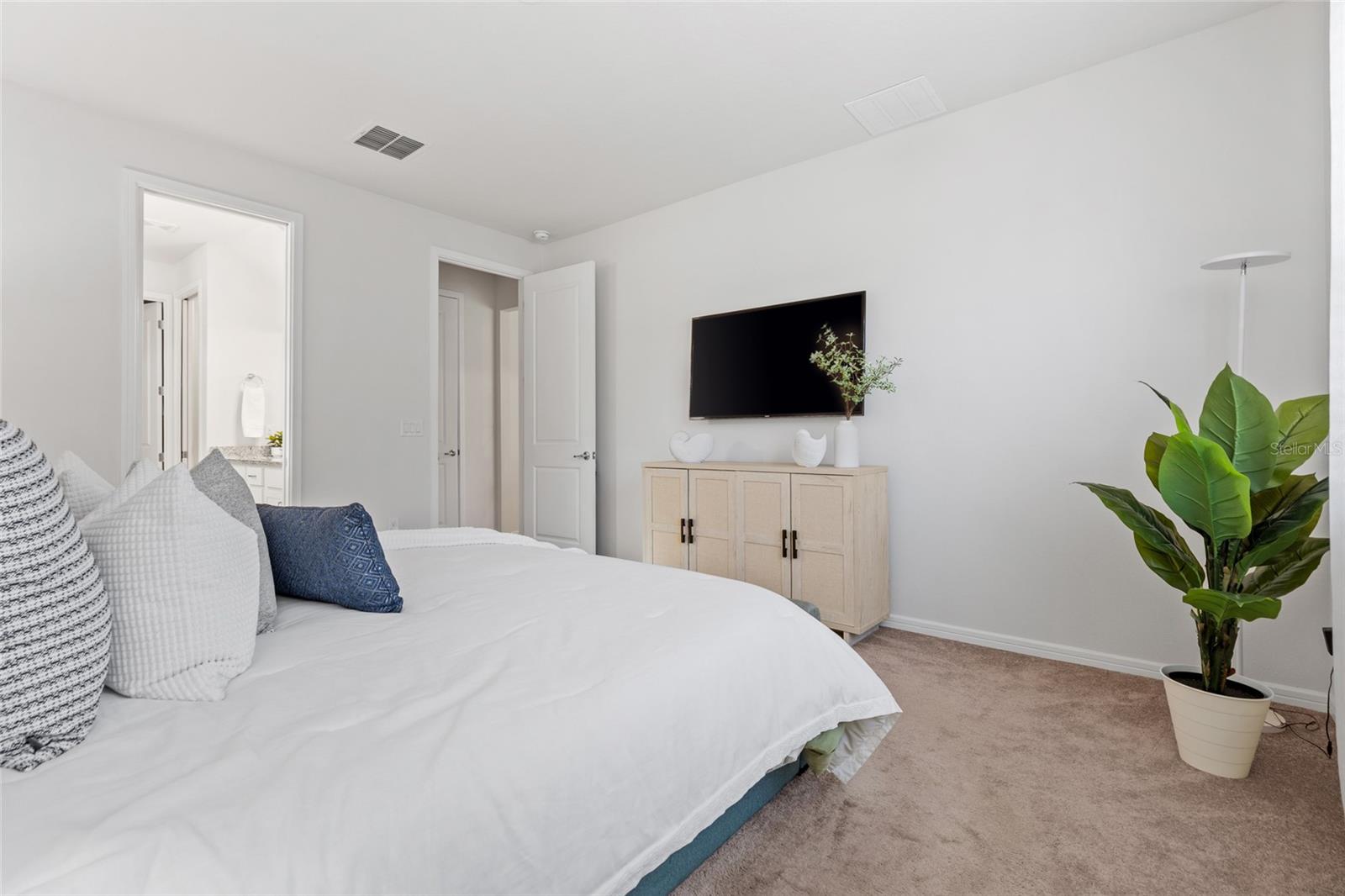 Listing photo id 26 for 6248 Bradford Woods Dr