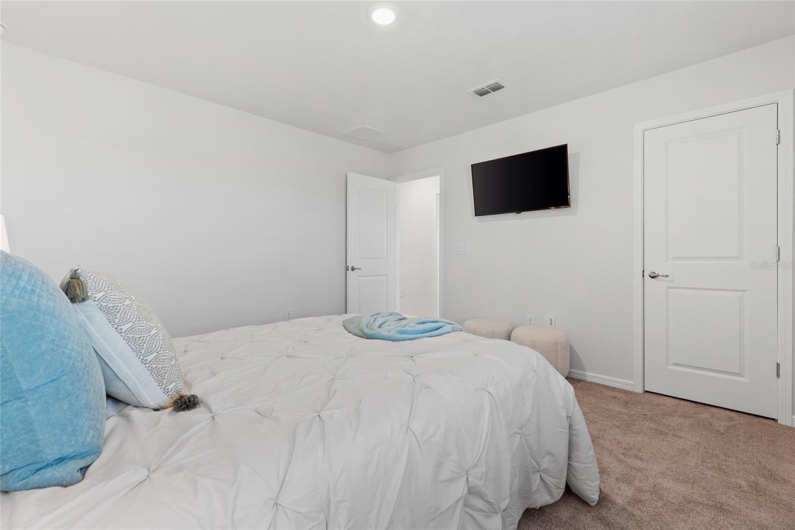 Listing photo id 47 for 6248 Bradford Woods Dr