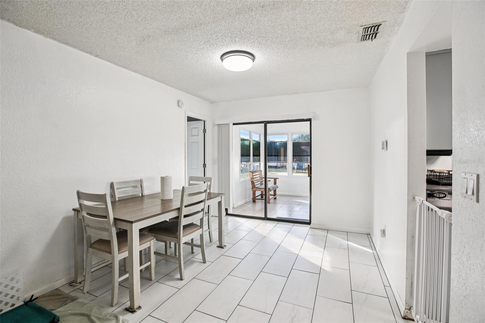 Image 11 of 34 For 2083 Arbuckle Road