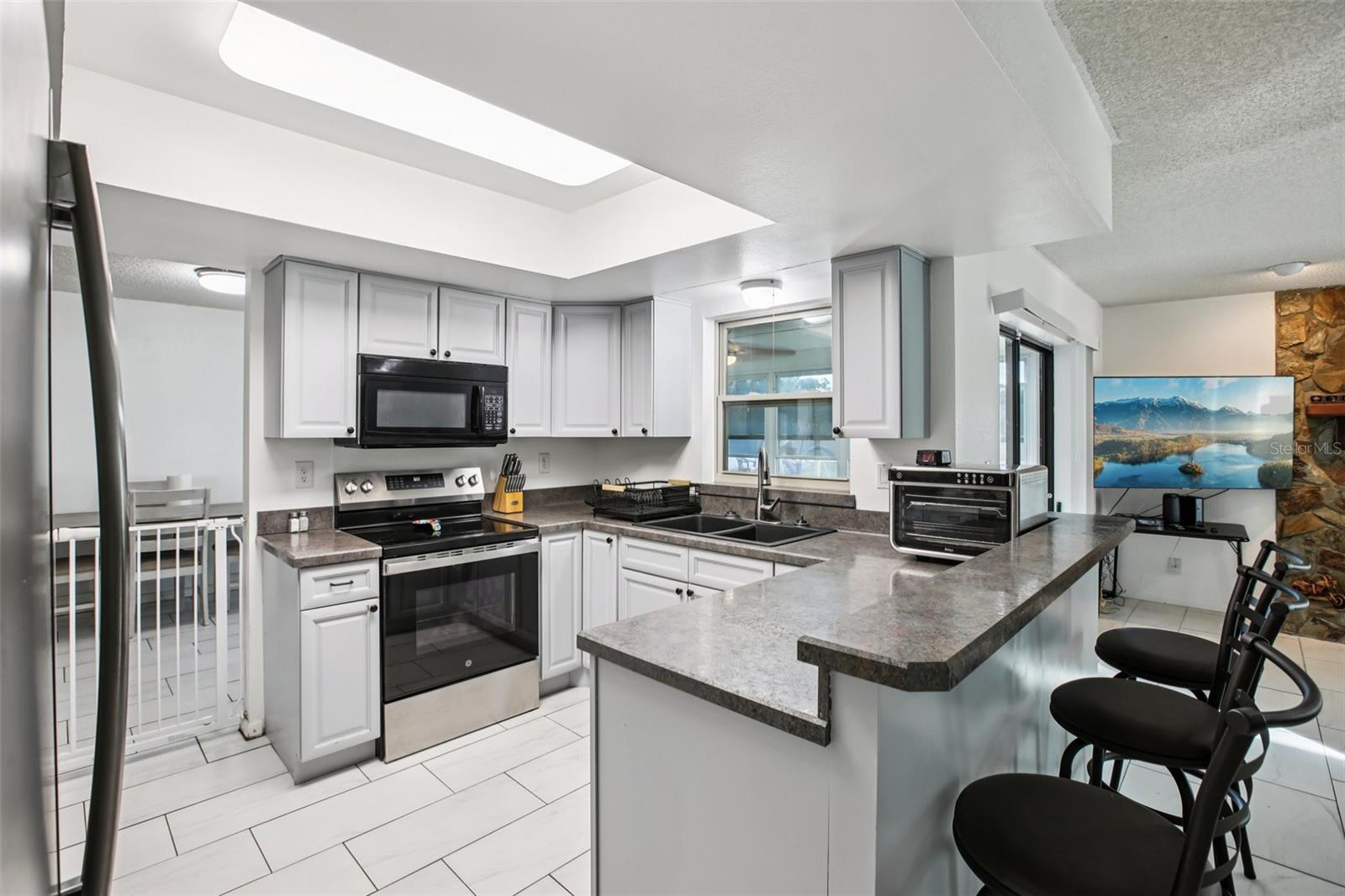 Image 16 of 34 For 2083 Arbuckle Road