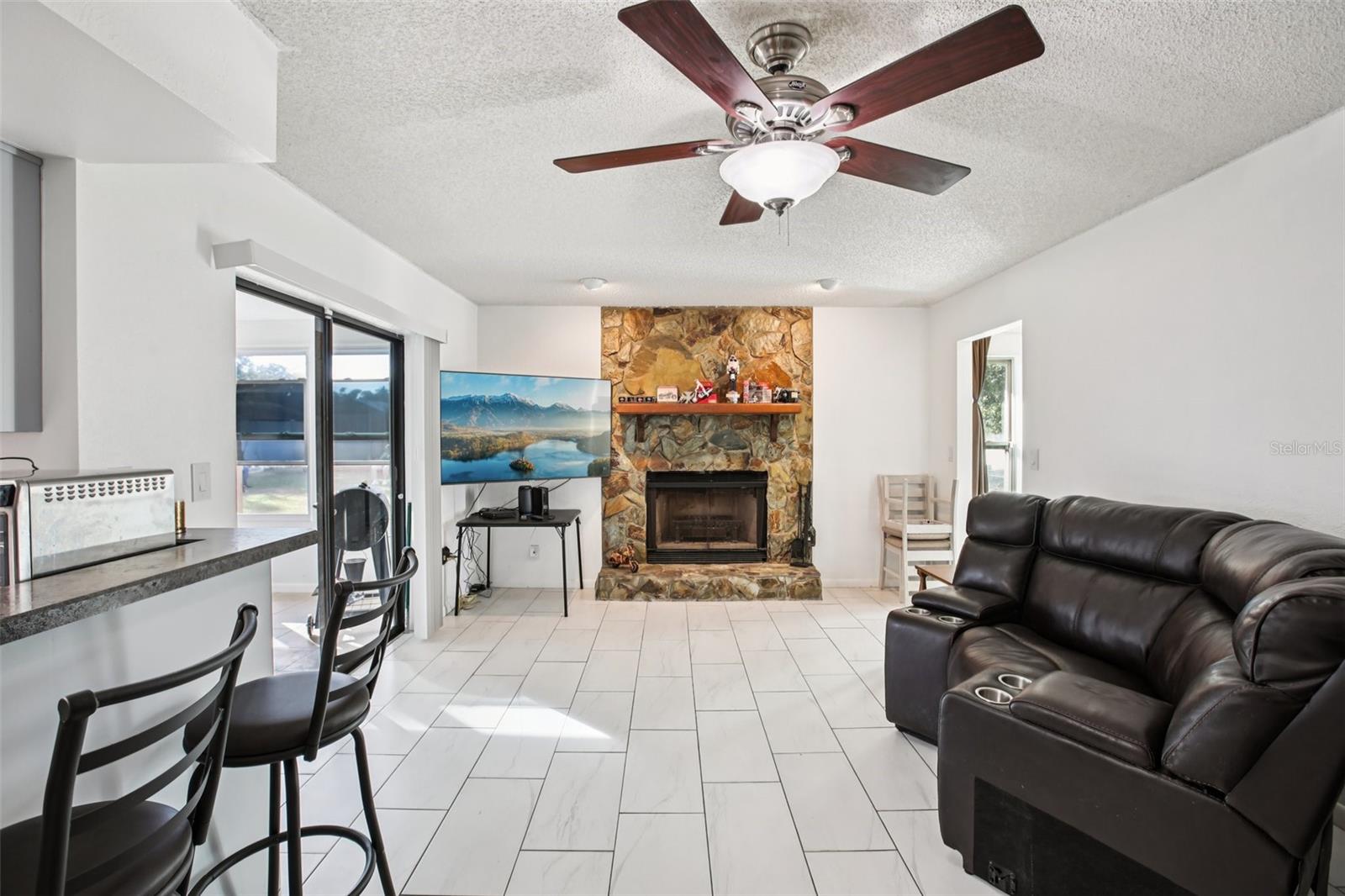 Image 3 of 34 For 2083 Arbuckle Road