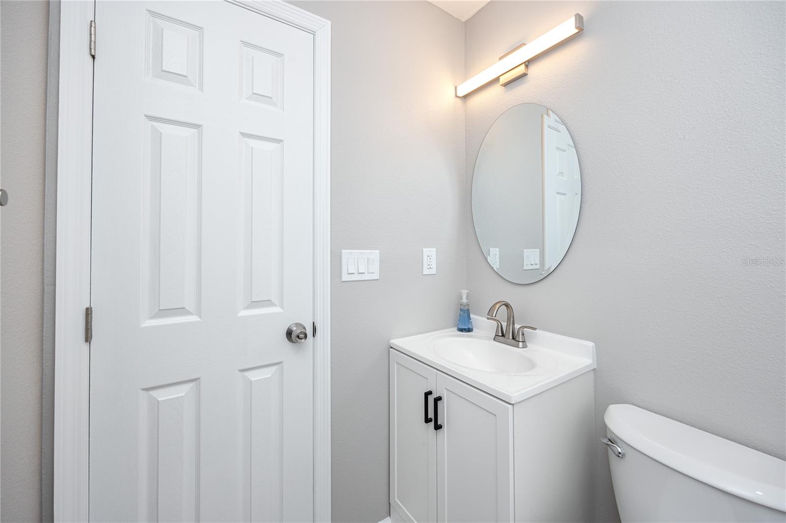 Listing photo id 21 for 647 Garland Street N