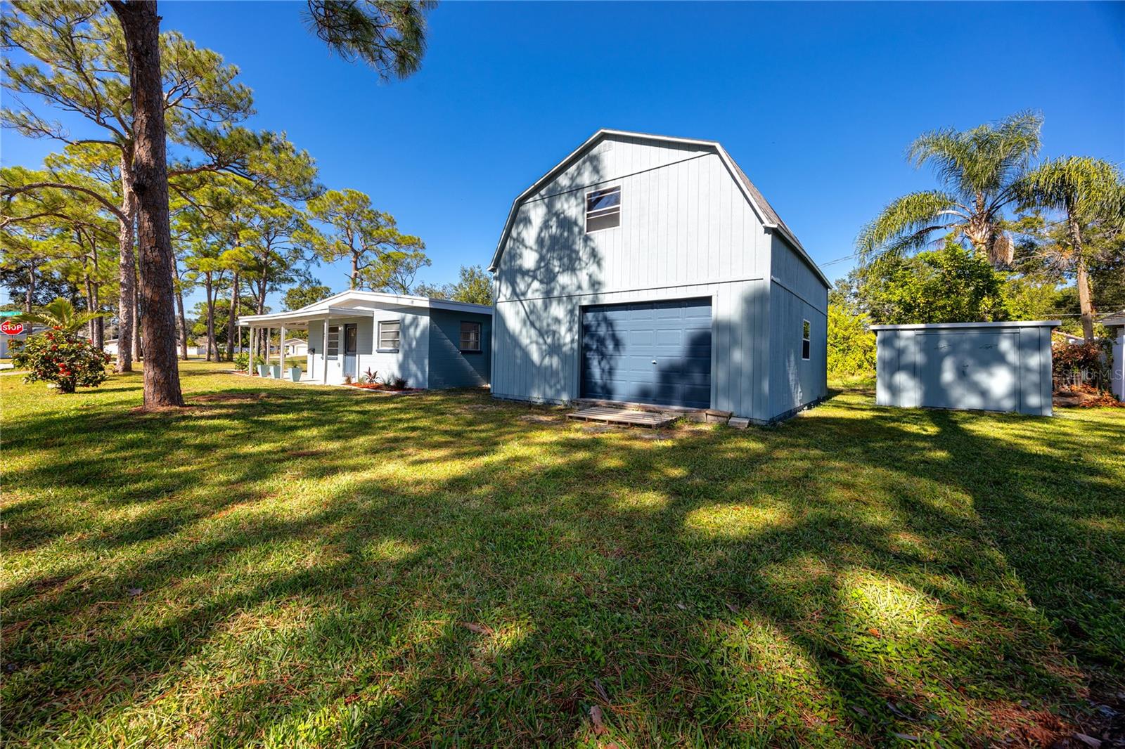 Listing photo id 1 for 647 Garland Street N