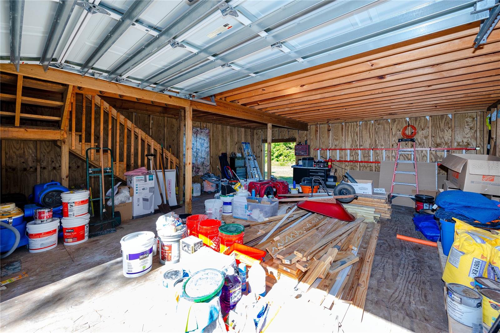 Listing photo id 28 for 647 Garland Street N