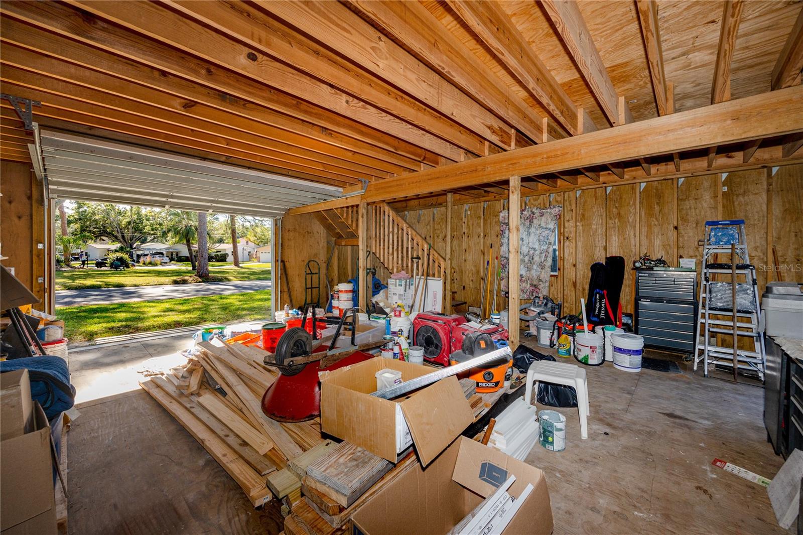 Listing photo id 29 for 647 Garland Street N