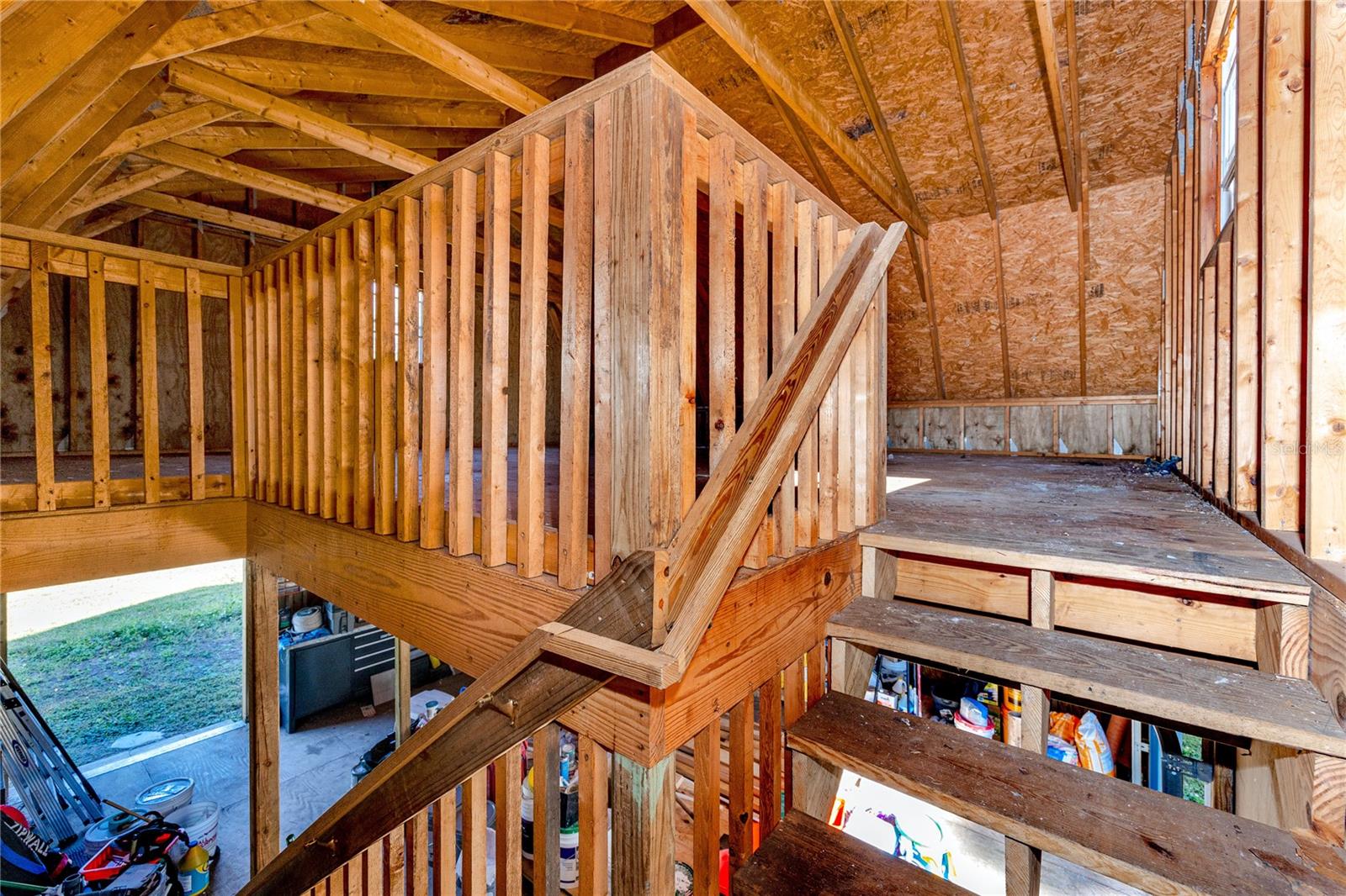 Listing photo id 30 for 647 Garland Street N